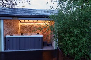 المنطقة المحيطة بالمنشأة