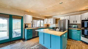 KylskÄp, mikrovÄgsugn, ugn och spishÀll