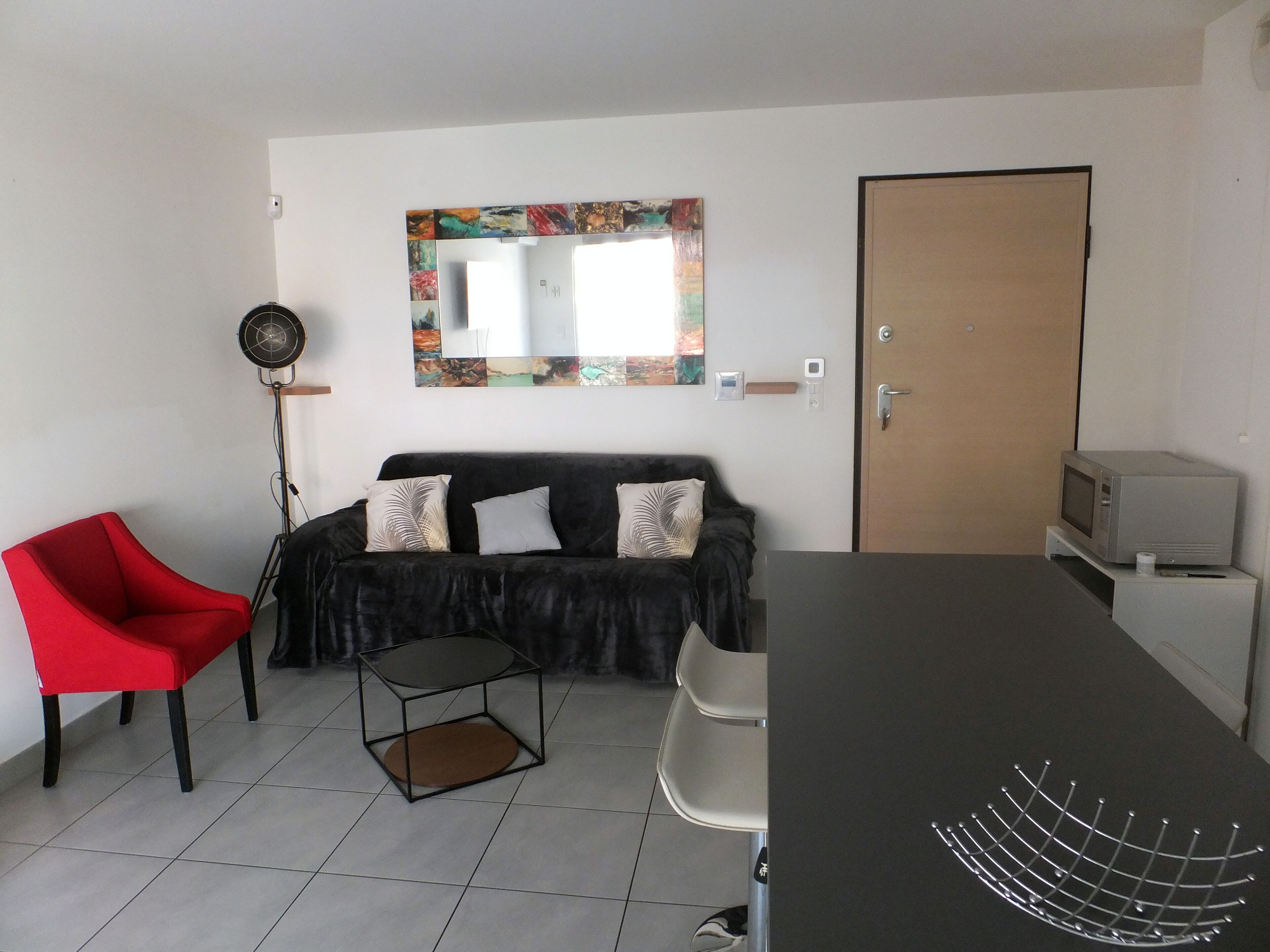 T2 near beaches, center, port and amenities.<br>Large terrace.