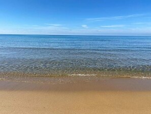 Privatstrand, Sonnenschirme, Strandbar