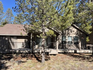 Exterior - Split Rock Hideaway with Access to Exclusive Golf (Sunriver)