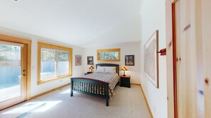 3 bedrooms, internet, bed sheets - Split Rock Hideaway with Access to Exclusive Golf (Sunriver)