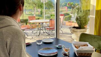 Petit déjeuner continental servi tous les jours en supplément
