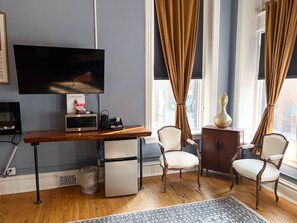 Signature Room, 2 Queen Beds, Refrigerator & Microwave | Premium bedding, individually decorated, individually furnished - The Oliver Inn | Duluth Hotel Near Canal Park (Duluth)