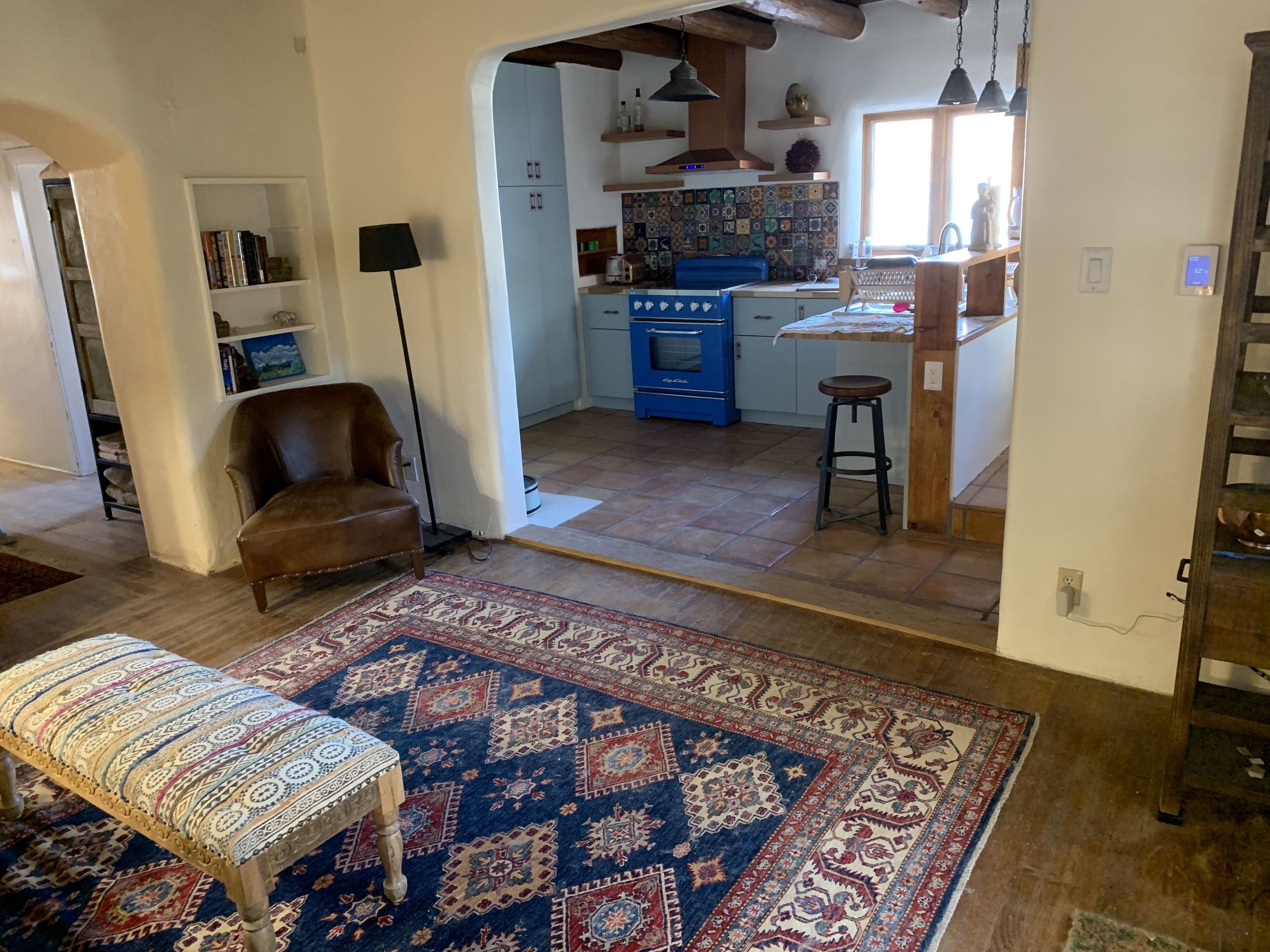 Romantic adobe house, pet friendly, walk everywhere