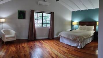 Trehytte – deluxe, tekjøkken | Individuelt dekorert, individuelt innredet og skrivebord