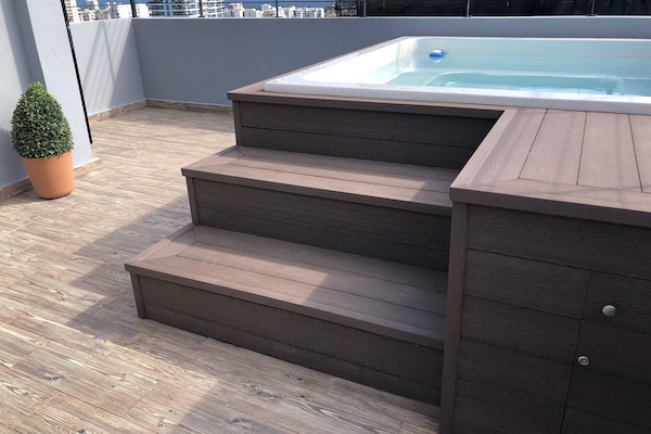 Tina de hidromasaje al aire libre