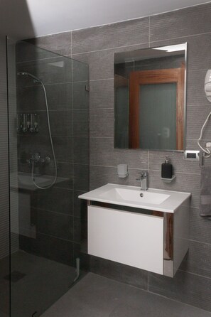 風筒、提供毛巾、番梘、洗頭水