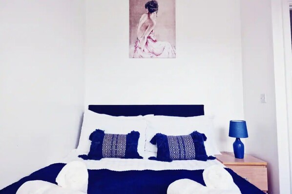 2 عدّة غرف نوم ومكواة/لوح كي وواي فاي مجانًا وملاءات أسرّة