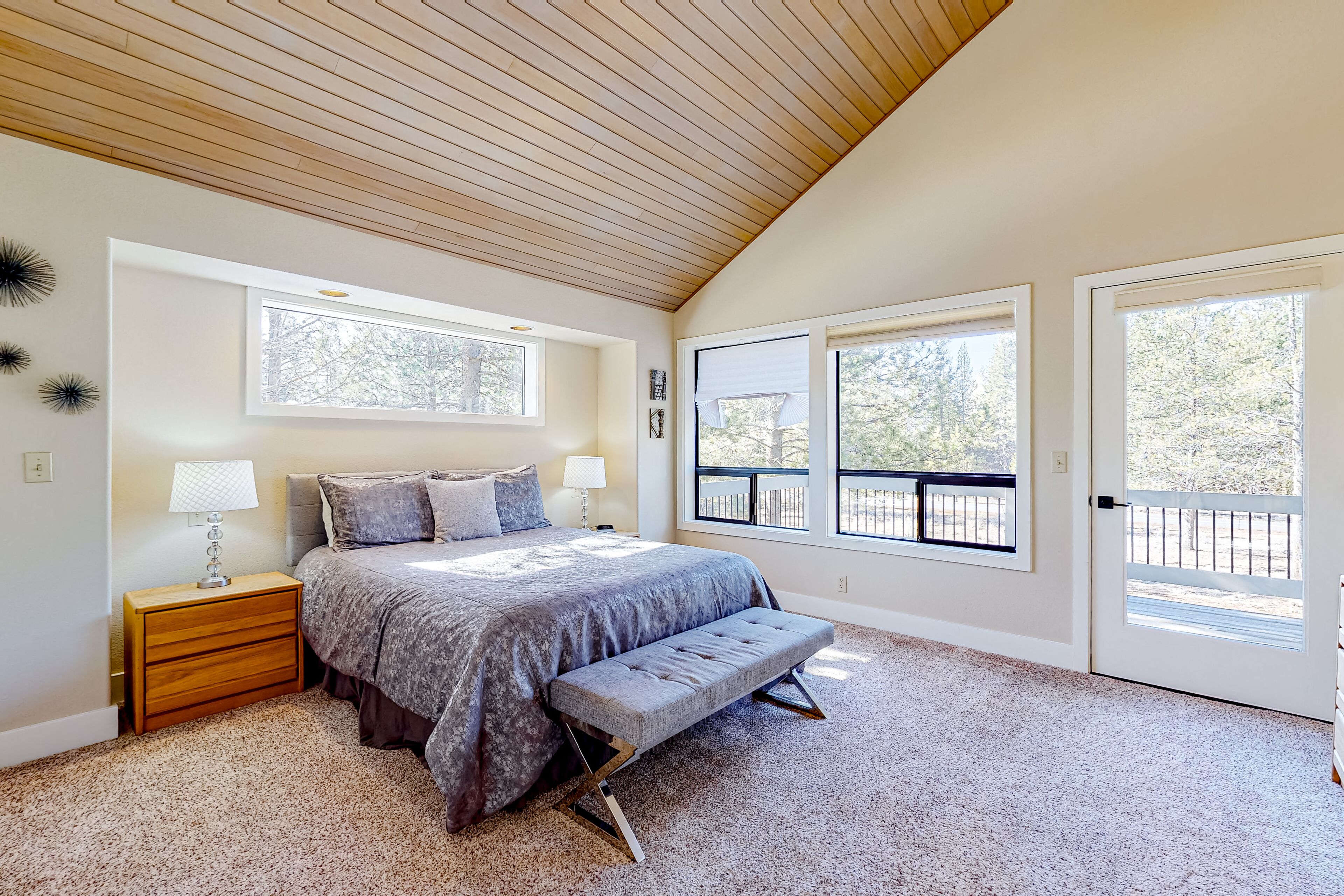 Huge home with private hot tub & central AC - dog-friendly - SHARC passes