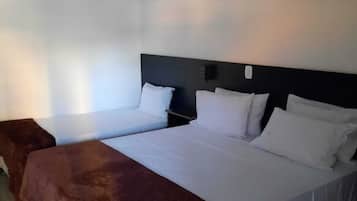 Executive Suite | 1 bedroom, minibar, free WiFi, bed sheets