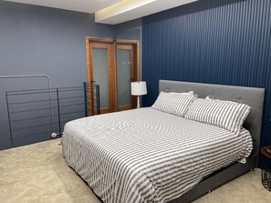 1 bedroom, in-room safe, desk, iron/ironing board - Luxurious and Modern KingBed industrial style loft (Santo Domingo)
