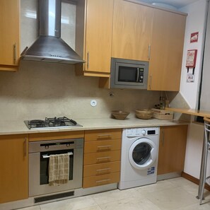 Coffee/tea maker, fridge, microwave, oven