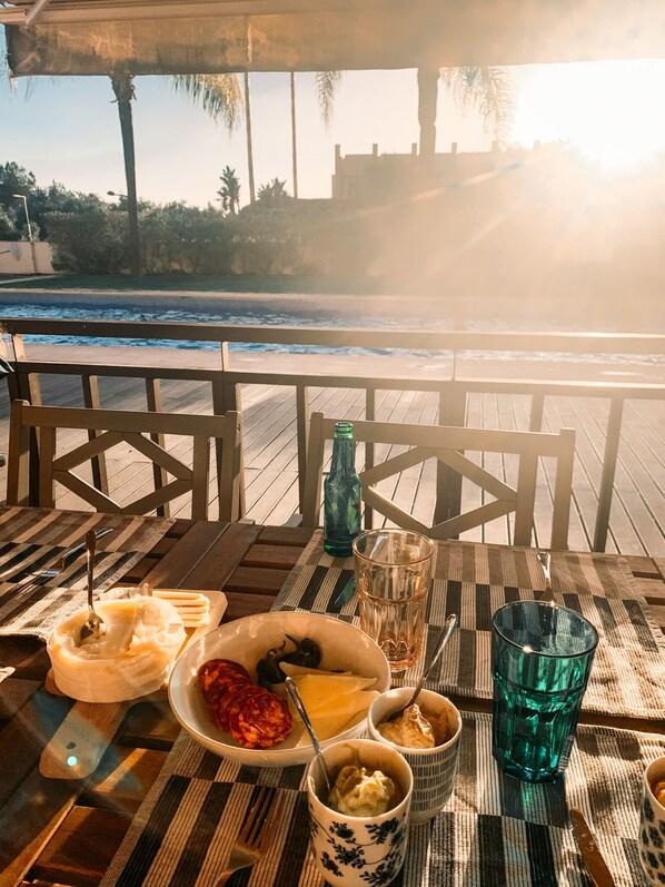 Outdoor dining