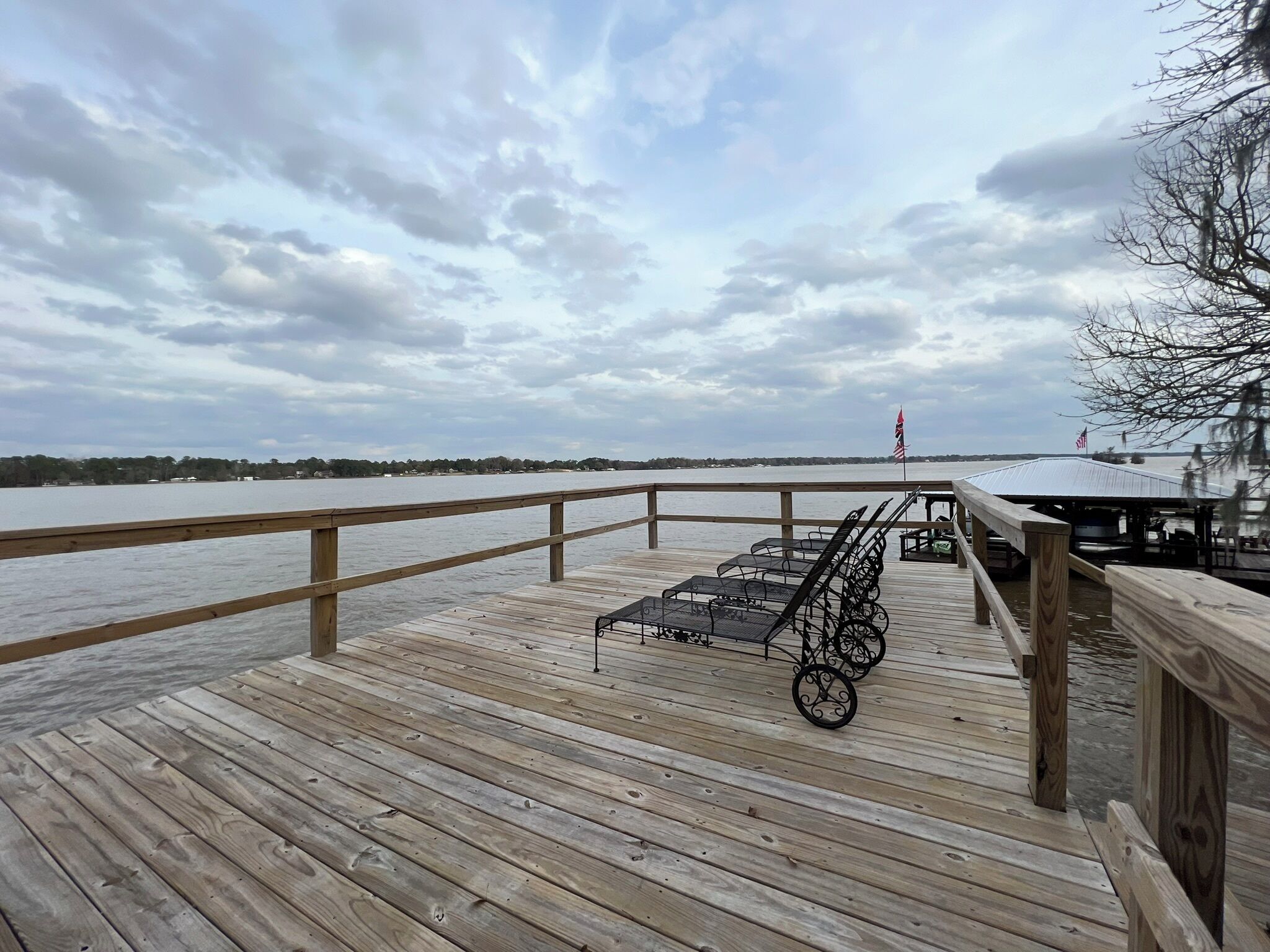 Cozy Water Front Home with Panoramic Lake View