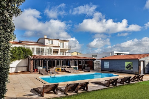 FreeSurfCamp & Hostel