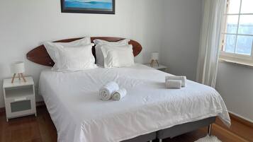 Phòng đôi hoặc 2 giường đơn | Truy cập Internet không dây miễn phí, bộ trải giường