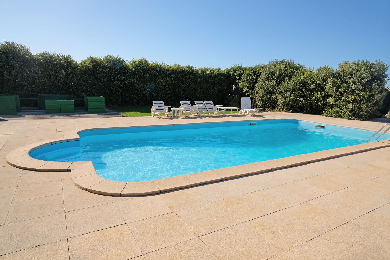 حمّام سباحة خارجي