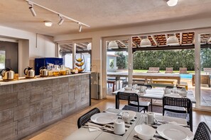 Petit déjeuner buffet compris tous les jours