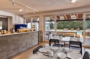 Desayuno buffet incluido todos los días 