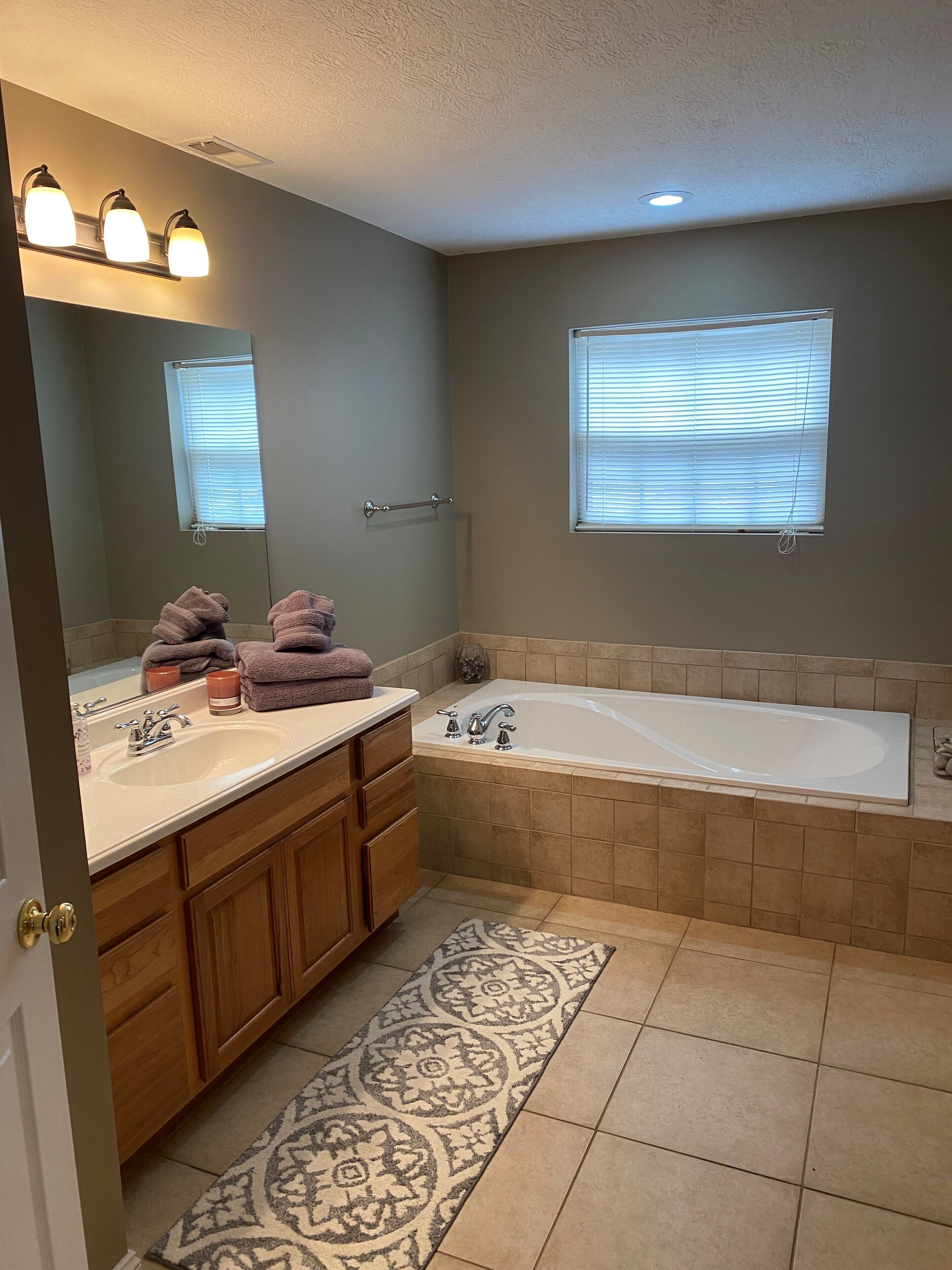 Cozy Condo just steps from the water!