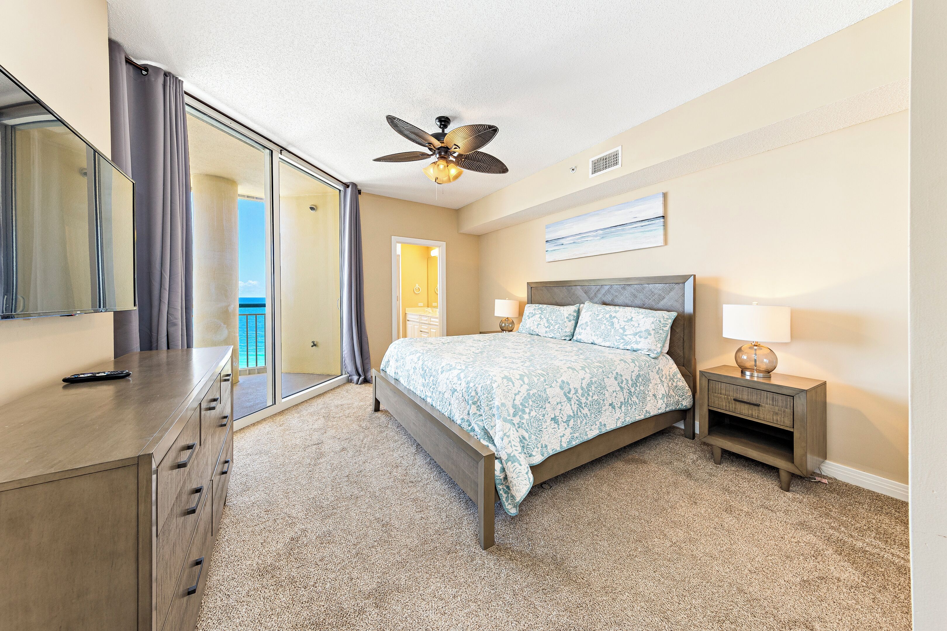 Lägenhet Signature - 3 sovrum - balkong - havsutsikt | Vardagsrum | 65-tums smart-tv med kabelkanaler och tv