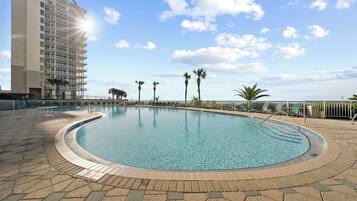 Indoor pool, 2 outdoor pools