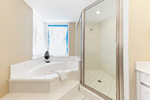 Signature Condo, 3 Bedrooms, Balcony, Ocean View | Bathroom | Free toiletries, towels - Beach Colony E10B (Pensacola)