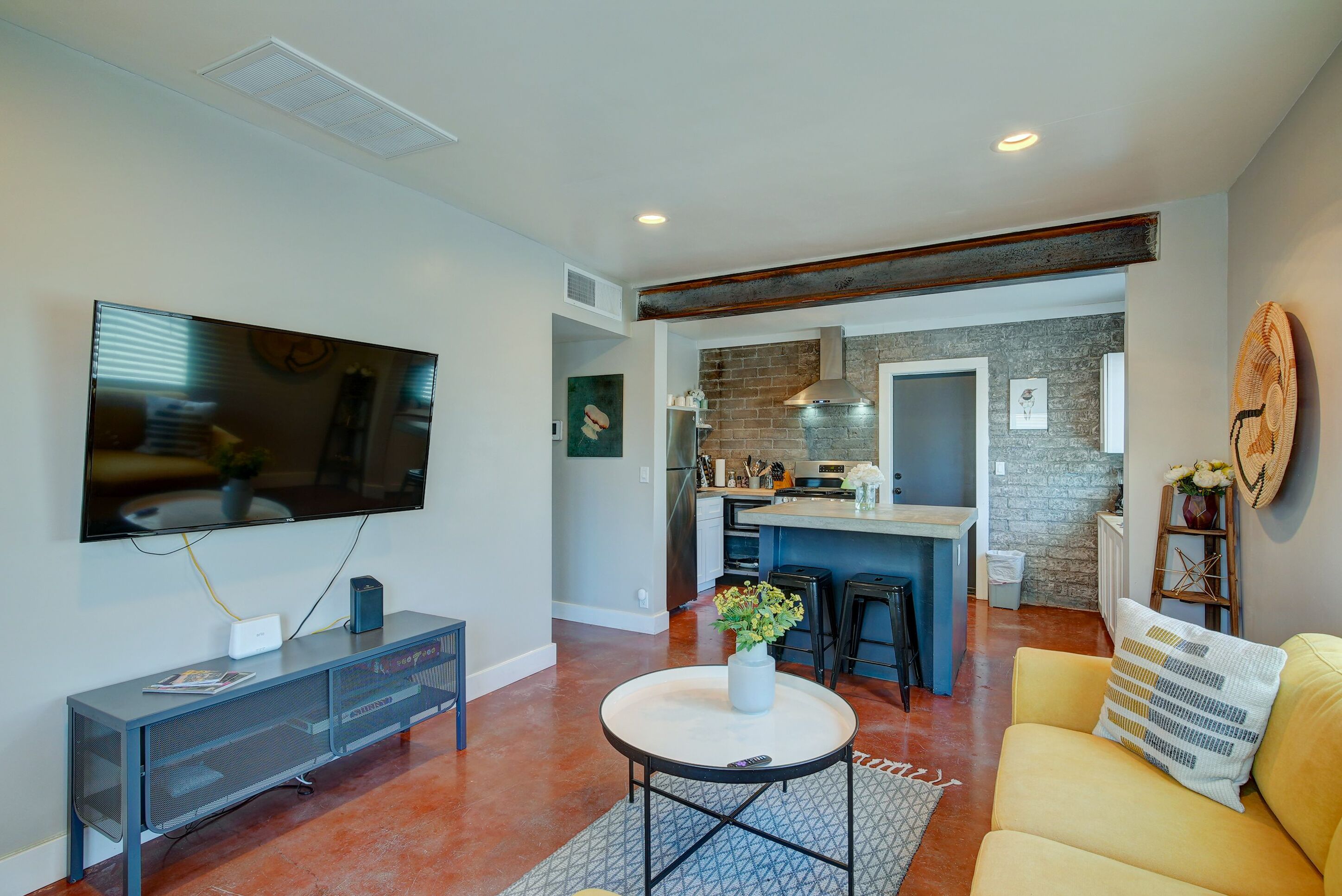 Hip, Pet Friendly 1Bed w/ Fast WiFi, Near Downtown