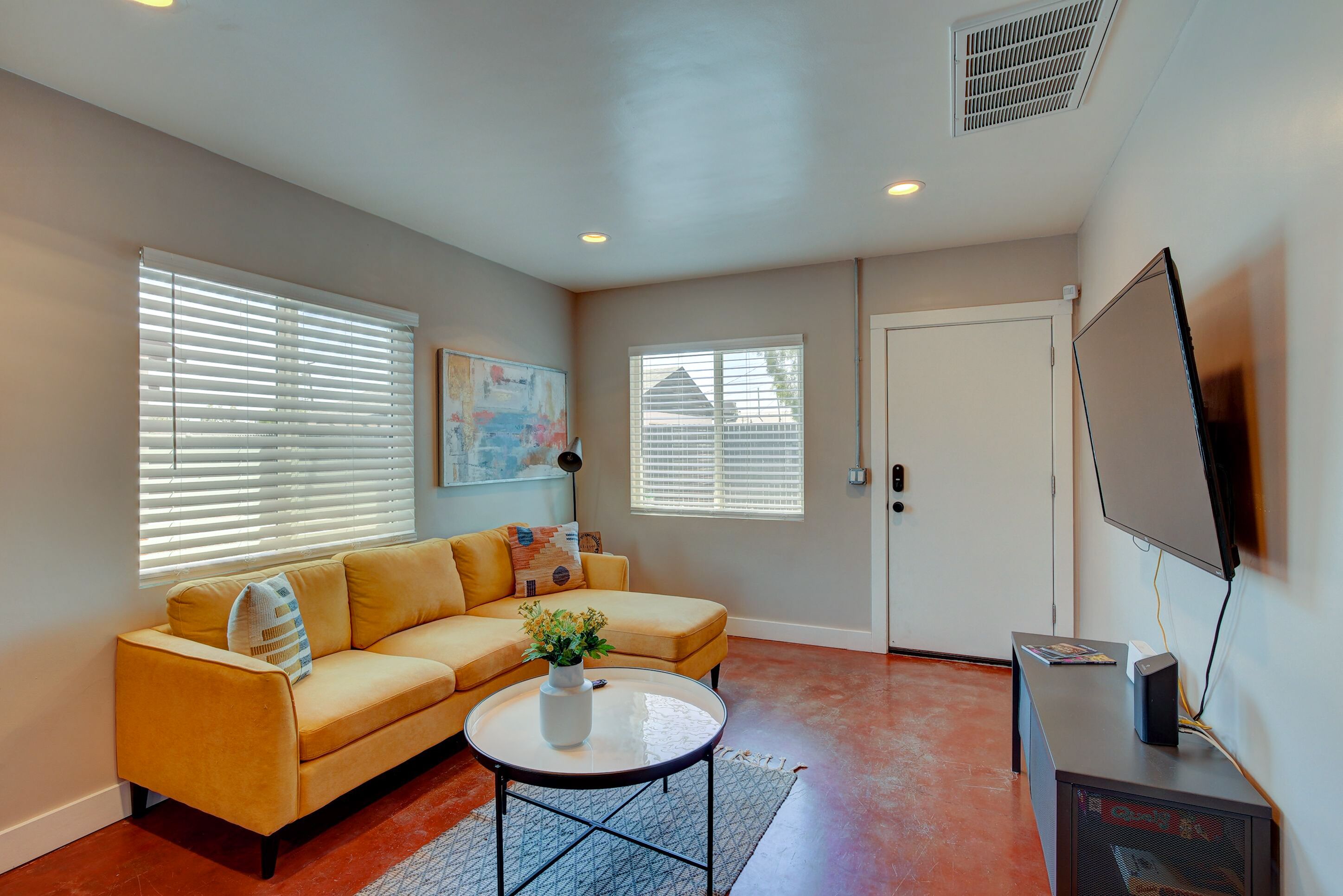 Hip, Pet Friendly 1Bed w/ Fast WiFi, Near Downtown