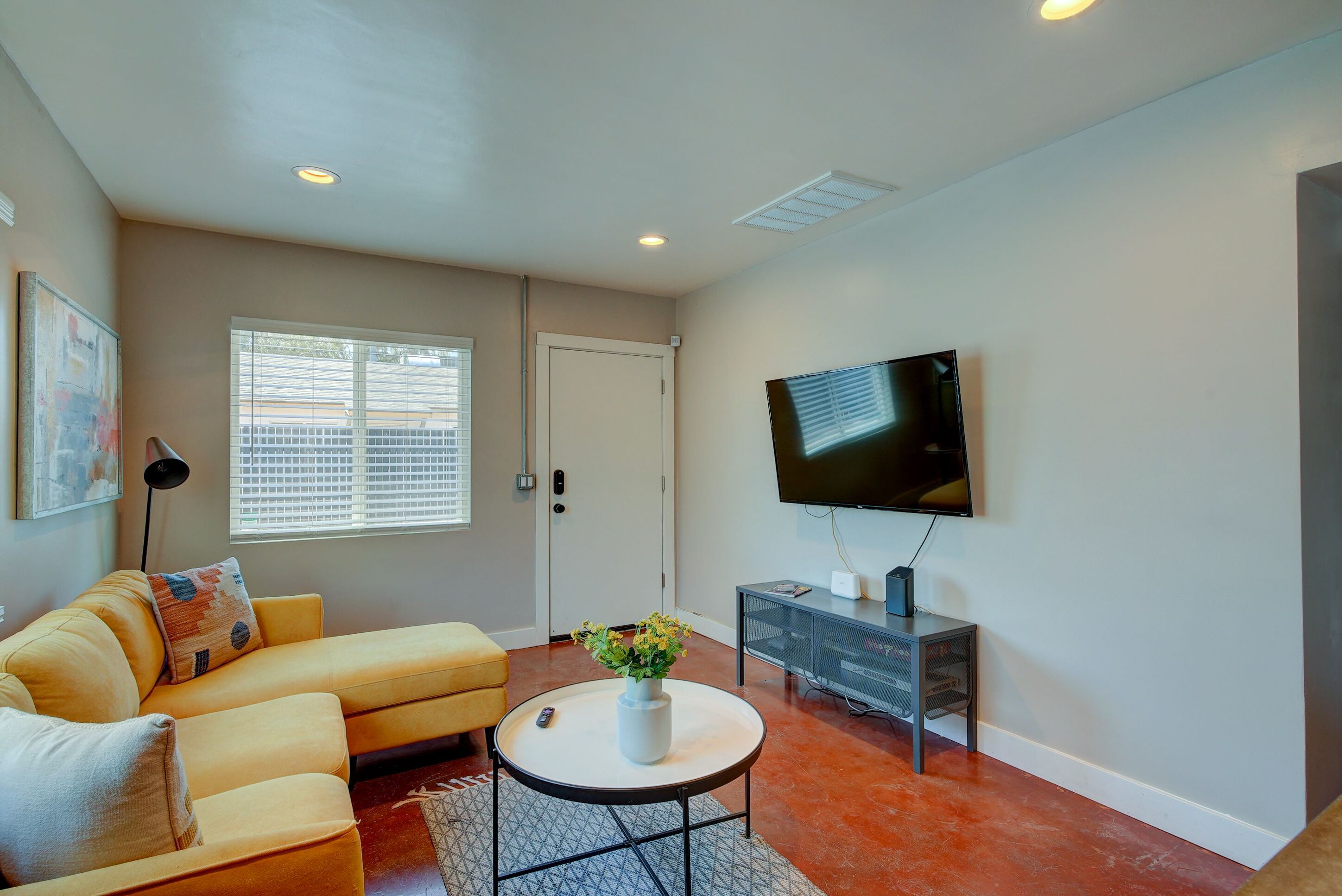 Hip, Pet Friendly 1Bed w/ Fast WiFi, Near Downtown