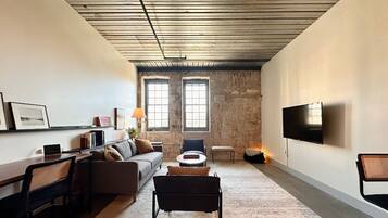 Smart TV, futbolito, libros y estéreo