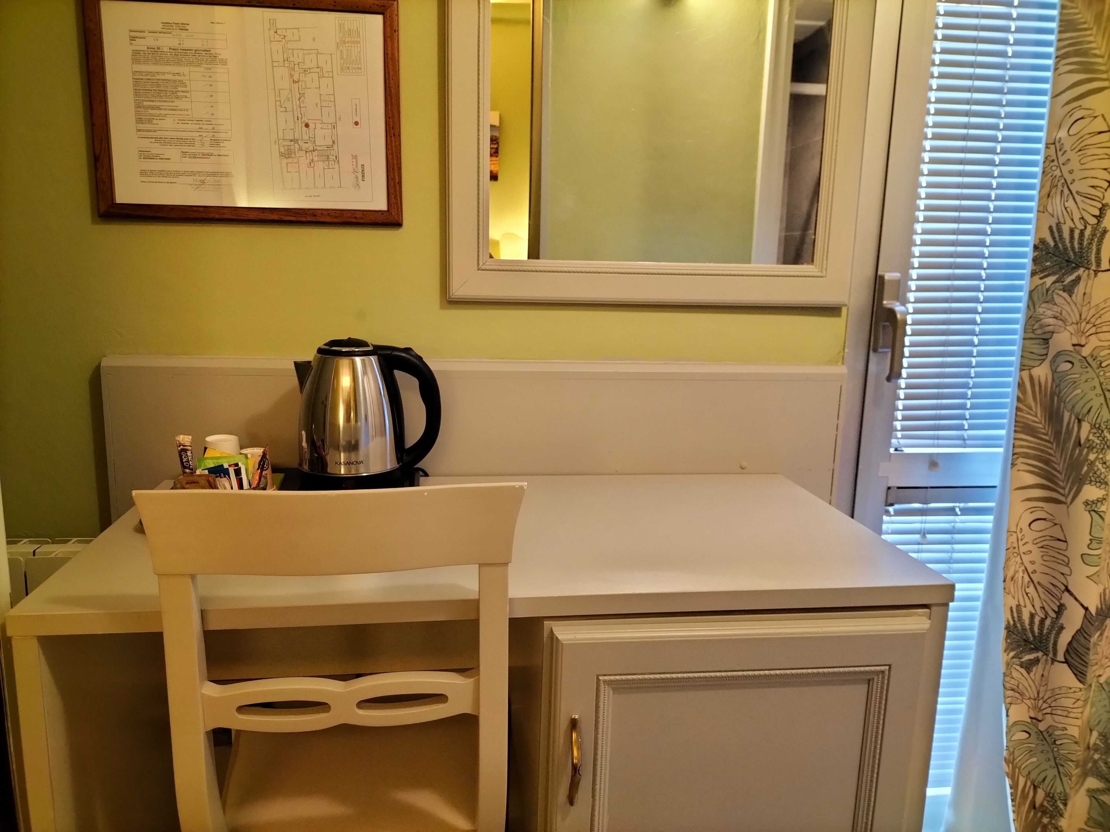 single room | minibar, in-room safe, desk, soundproofing