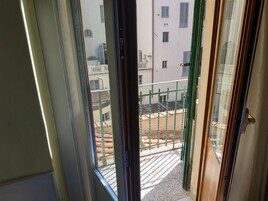 Camera Economy | Terrazza/patio