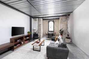 Smart-tv, bordfodbold, bøger