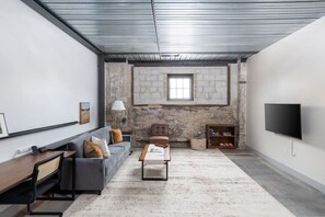 Smart TV, books, stereo