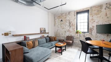 Una Smart TV, libros