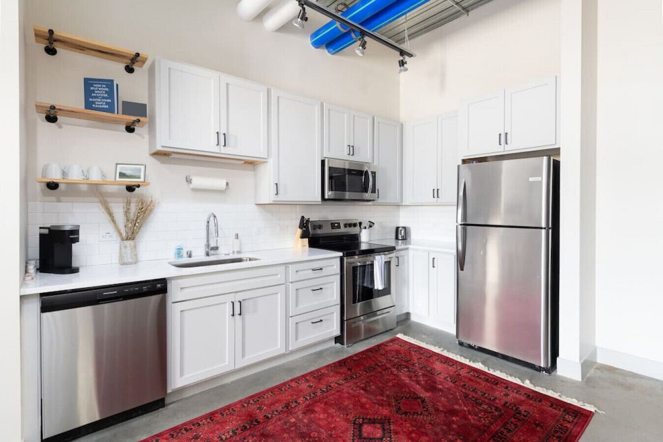 Frigorífic, microones, forn i placa de cuina 