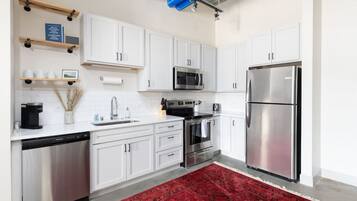 Refrigerador, microondas, horno, placa de cocina