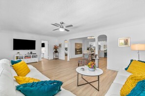 Smart TV, libri, impianto stereo