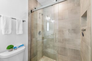 Eco-friendly toiletries, hair dryer, towels, soap - Lauderdale By Sea Beach, Amazing 8 Bedroom, 5 Bath, Heated pool,
Foosball table. (Fort Lauderdale)