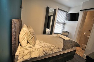 Ducha, artículos de tocador gratuitos, secador de pelo, toallas