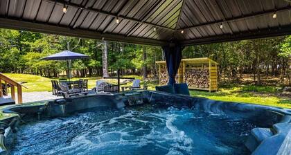 MountainTime Lodge at Towamensing Trails -Hot Tub - Fire Pit - Dog Friendly