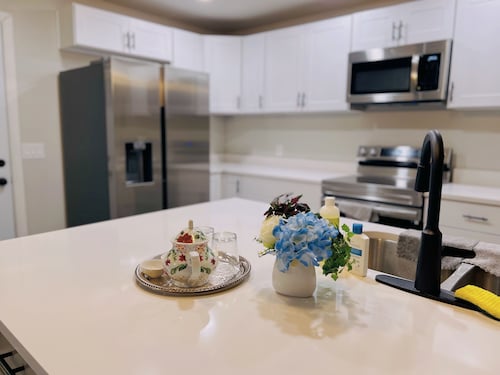 New 3br/6beds/2ba near UA/stadium/Banner hospital