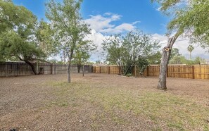 Property grounds - New 3br/6beds/2ba near UA/stadium/Banner hospital (Tucson)