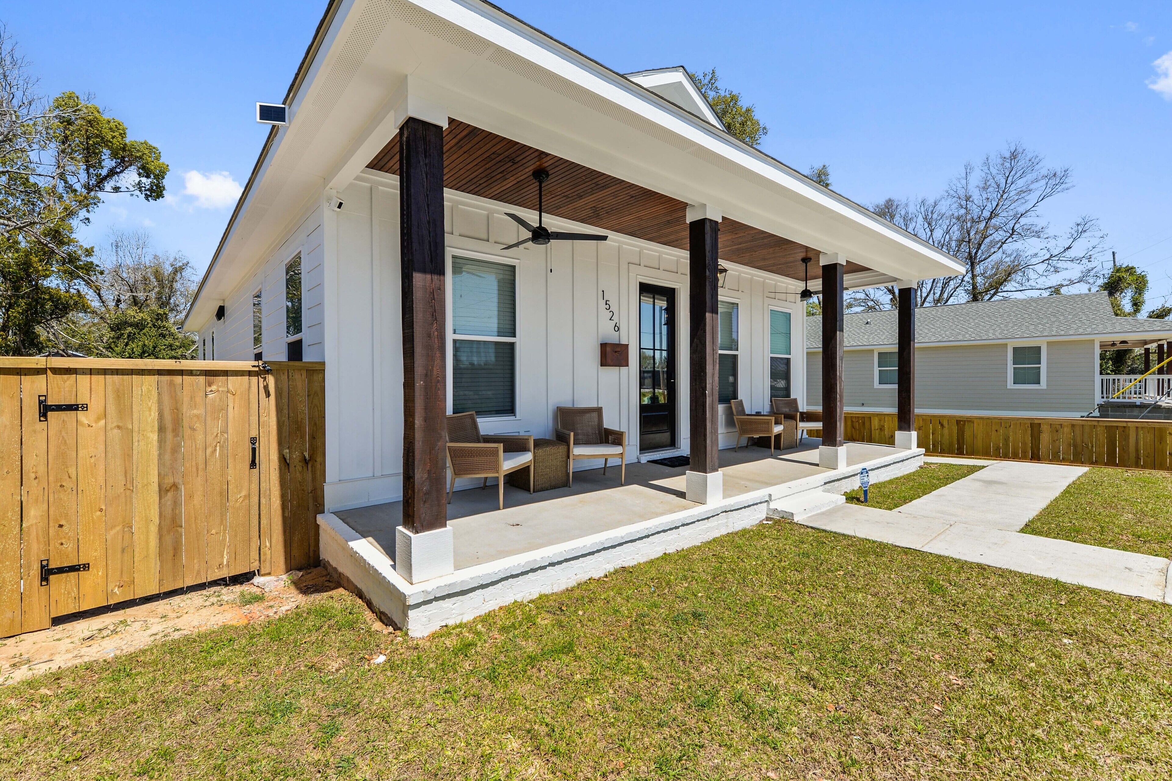 SEAS THE DAY | CHEERFUL 3BDRM/2BATH SHORT DISTANCE BEACH