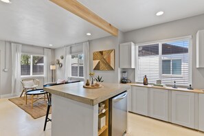 Interior - Cool, Work & Pet Friendly, 1Bed Near Downtown PHX (Phoenix)