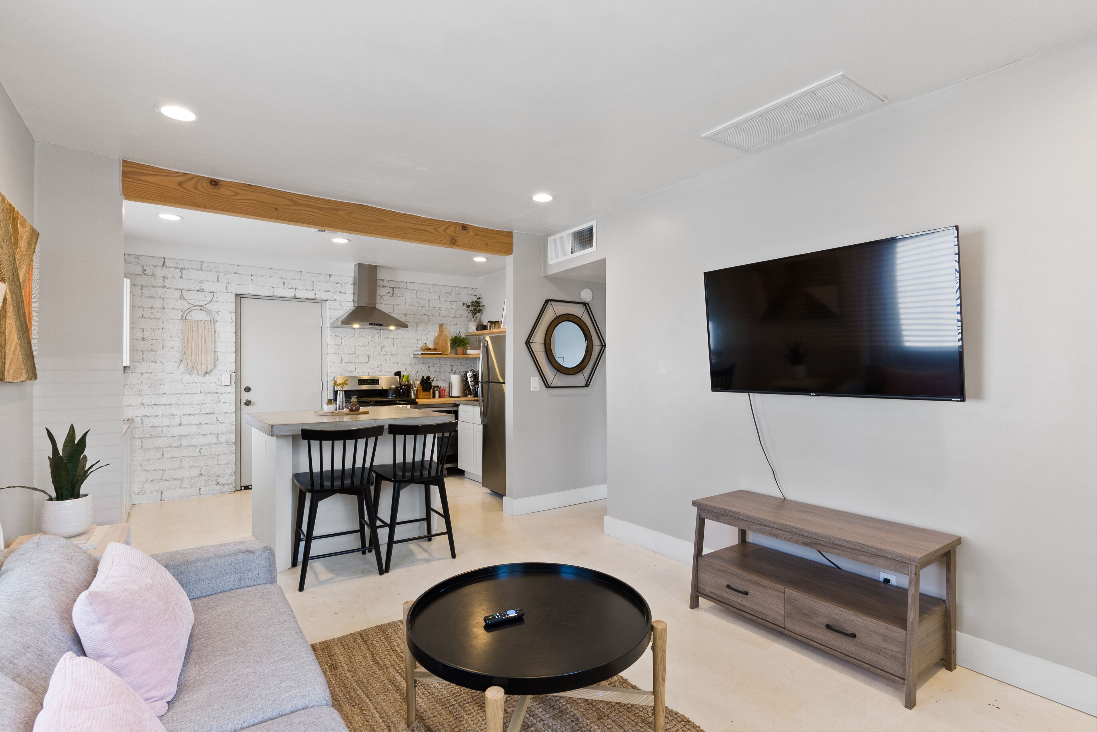 Cool, Work & Pet Friendly, 1Bed Near Downtown PHX