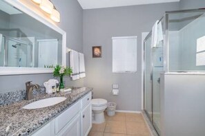 Hair dryer, towels - Newly Renovated Close to Disney w/ Private Pool (Davenport)