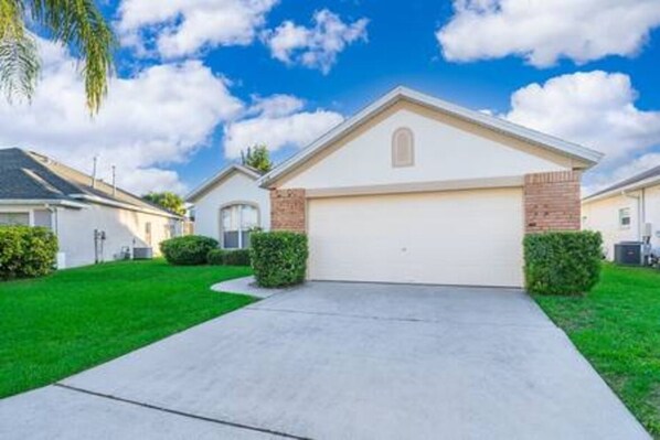 Exterior - Newly Renovated Close to Disney w/ Private Pool (Davenport)